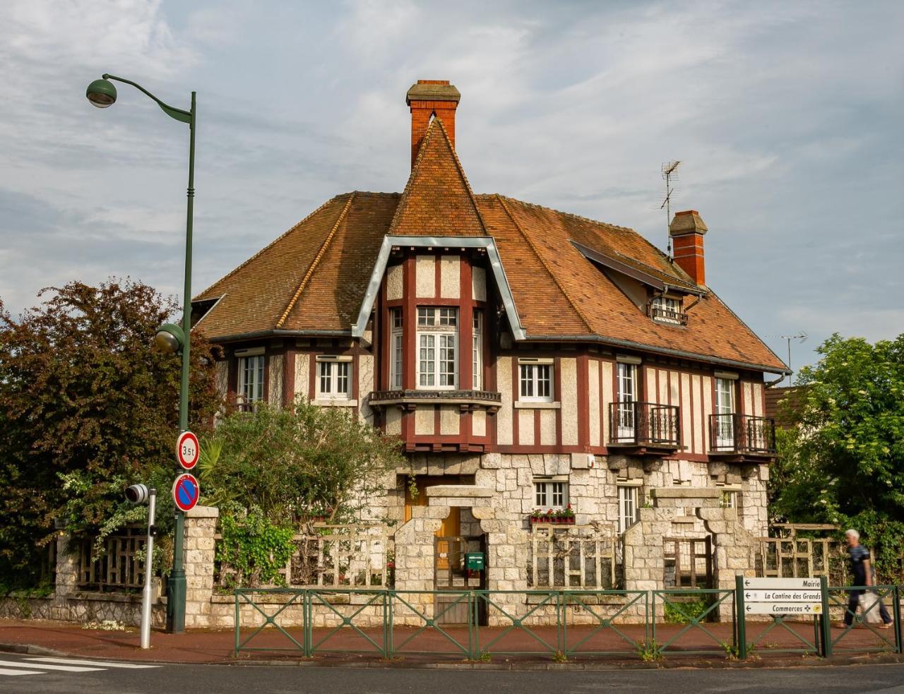Apakabar Homestay - Proche Gare Melun, Parking Prive, Netflix La Rochette  Екстериор снимка